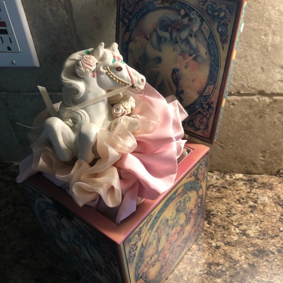 Musical Jack-in-the-box - Picture 3 of 6